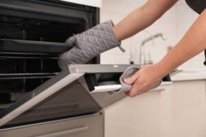 Student Kitchen Essentials: What You Need to Cook Well